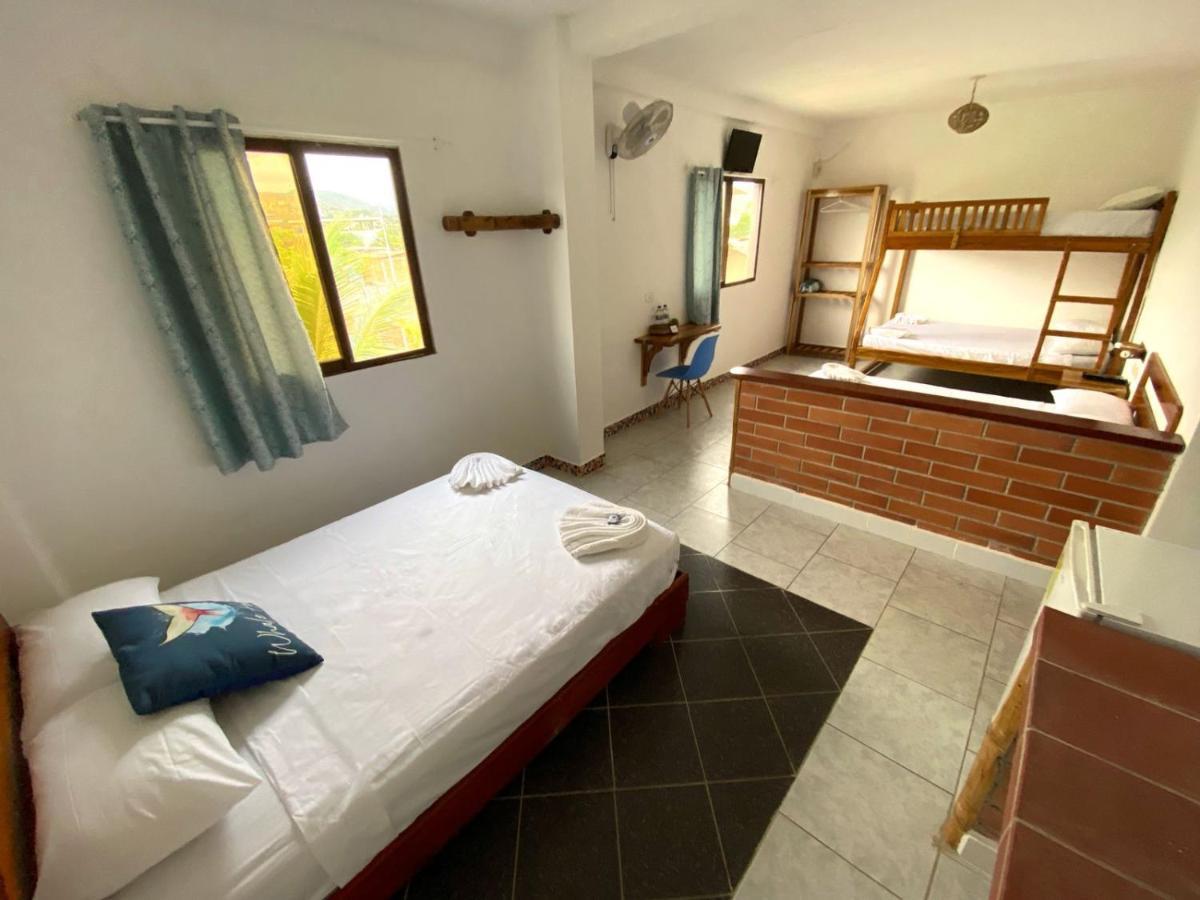 Whale House Hotel ปูแอร์โตโลเปซ ภายนอก รูปภาพ
