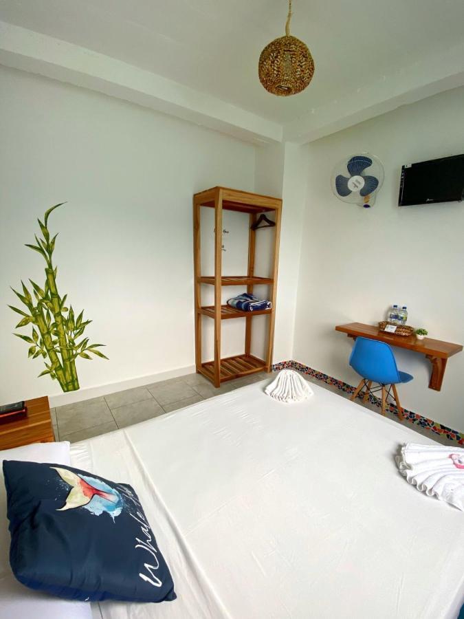 Whale House Hotel ปูแอร์โตโลเปซ ภายนอก รูปภาพ
