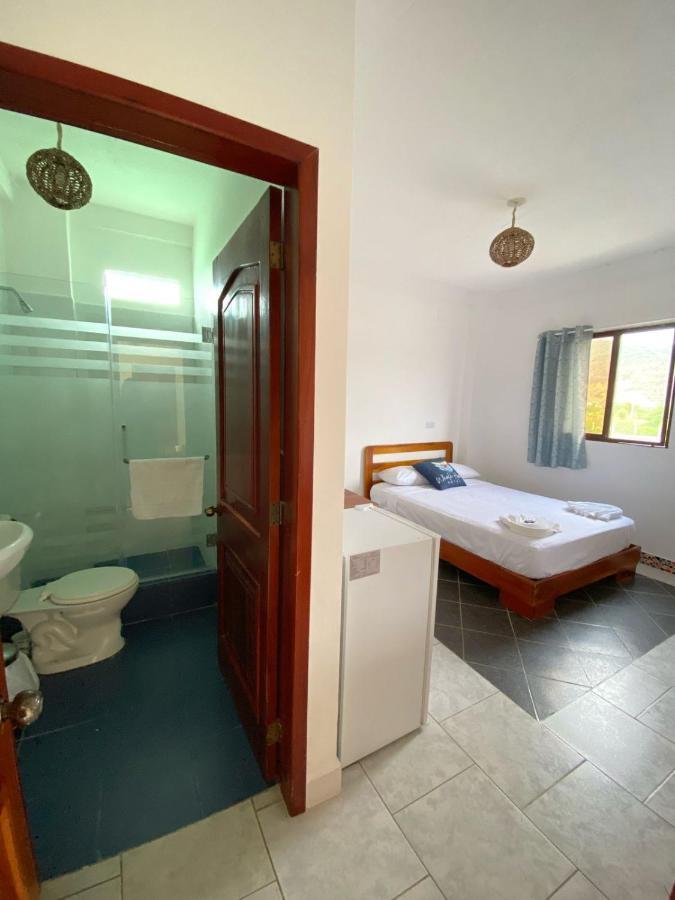 Whale House Hotel ปูแอร์โตโลเปซ ภายนอก รูปภาพ