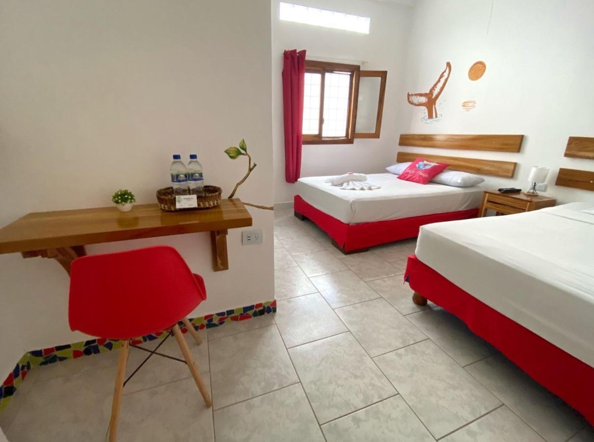 Whale House Hotel ปูแอร์โตโลเปซ ภายนอก รูปภาพ