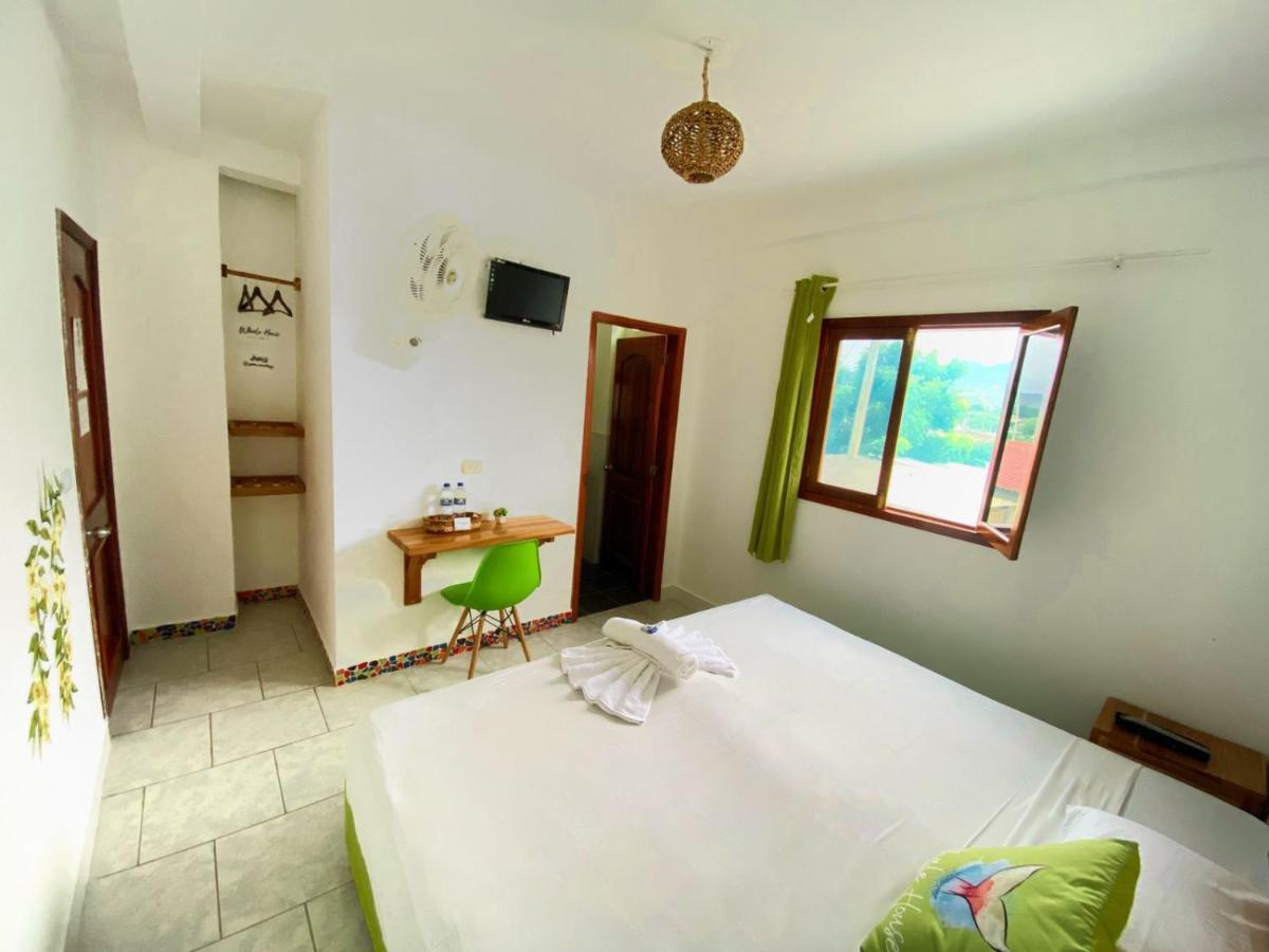 Whale House Hotel ปูแอร์โตโลเปซ ภายนอก รูปภาพ