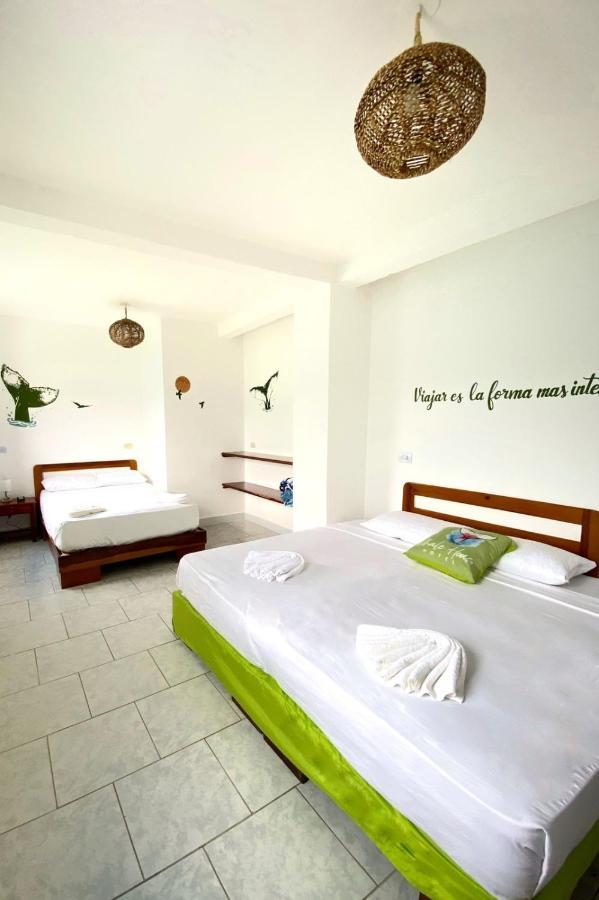 Whale House Hotel ปูแอร์โตโลเปซ ภายนอก รูปภาพ