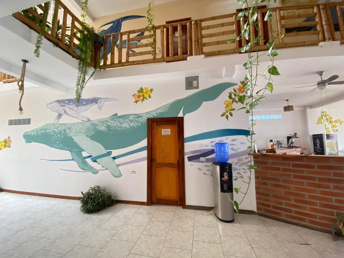 Whale House Hotel ปูแอร์โตโลเปซ ภายนอก รูปภาพ