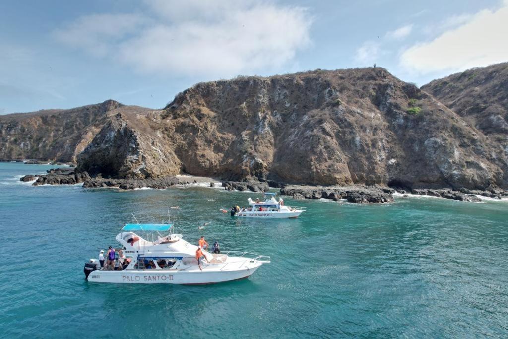 Whale House Hotel ปูแอร์โตโลเปซ ภายนอก รูปภาพ